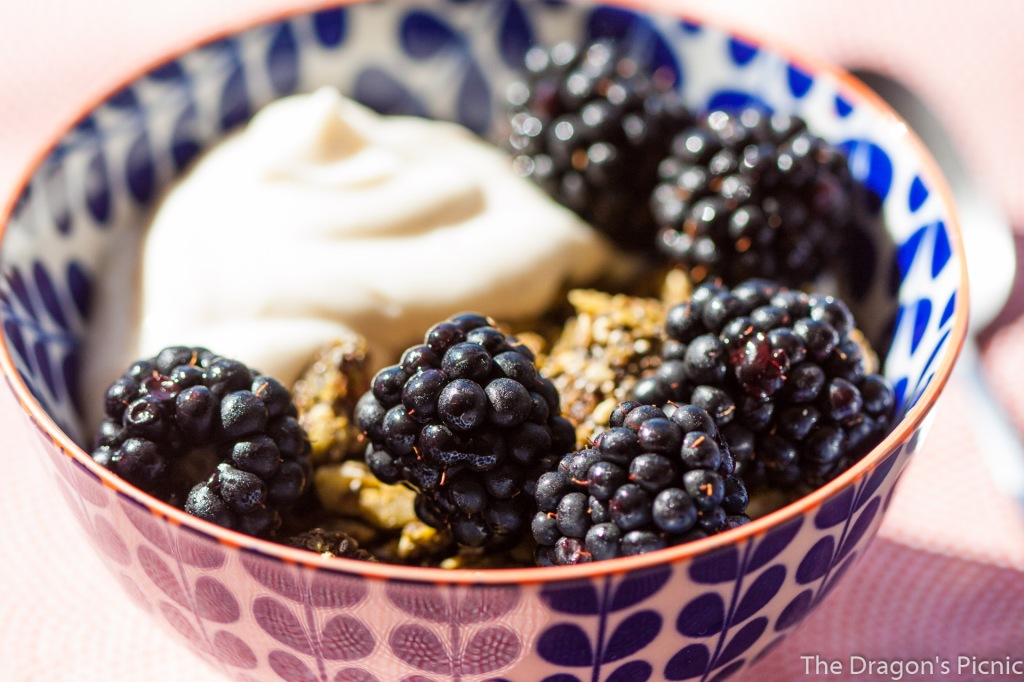 bowl of pre-workout cereal with blackberries and yoghurt